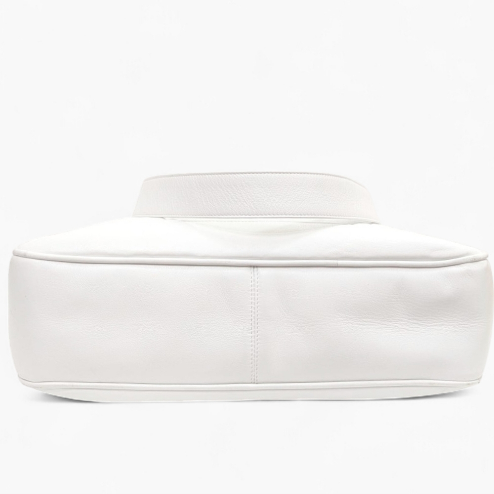 ✨️💎Authentic Chanel White Qualited Lambskin Hobo Bag - Picture 14 of 16